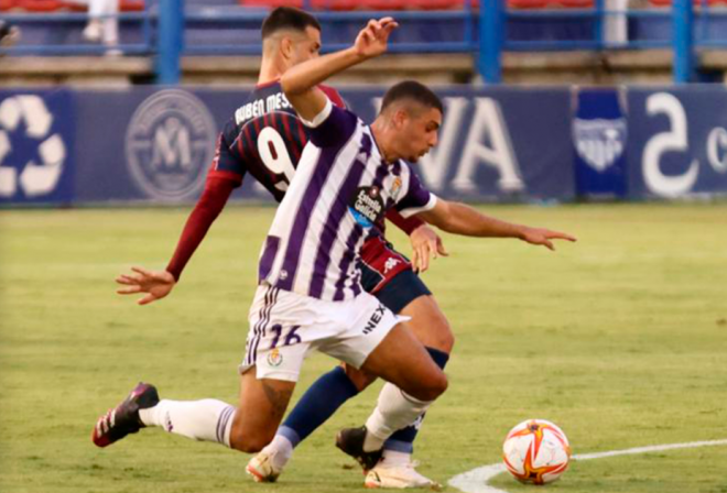 Fran Rivera cae ante Rubén Mesa en Almendralejo (Foto: Real Valladolid).