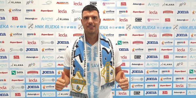 Haris Vuckic en su presentación con el HNK Rijeka (Foto: HNK Rijeka).