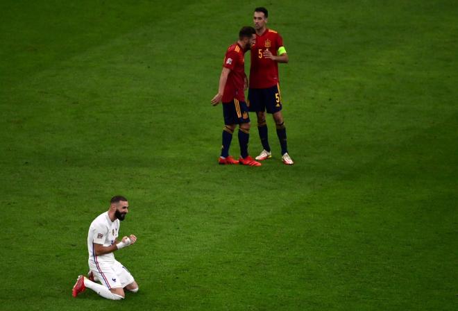 Benzema celebra la victoria de Francia ante España.