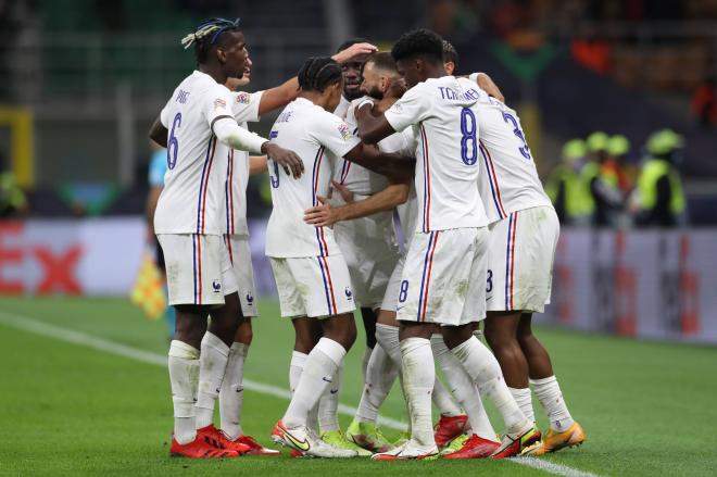 Francia celebra el gol de Benzema.