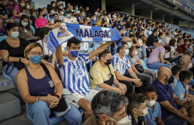 Los aficionados del Málaga, en el entrenamiento a puerta abierta (Foto: MCF).