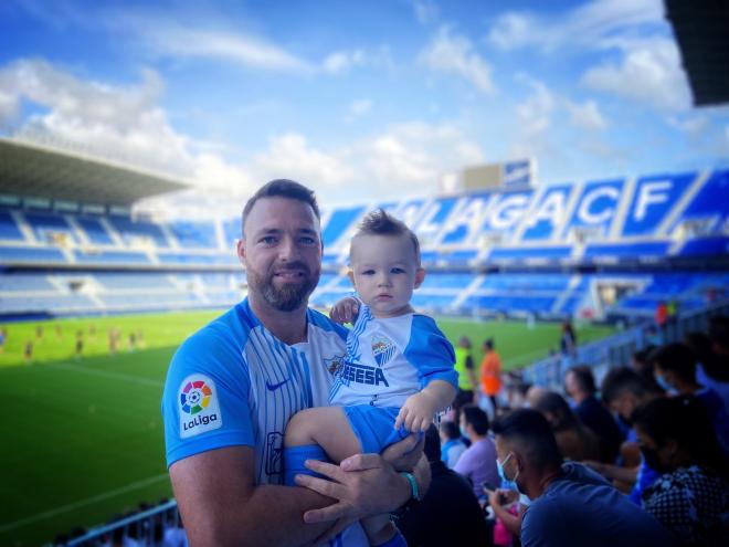 Luis Miguel, en La Rosaleda, junto a su hijo de 15 meses (Foto: @LuisMiguell13).