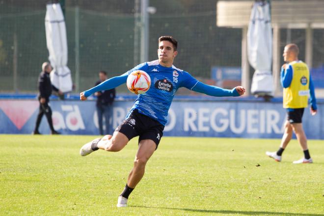 Víctor García entrenando en la Ciudad Deportiva de Abegondo (Foto: RCD).