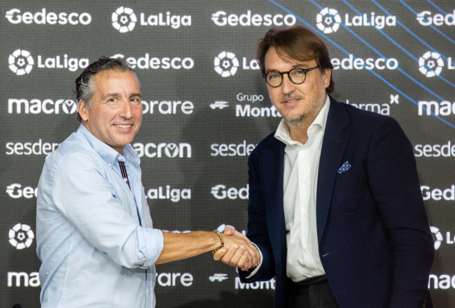 Javier Pereira junto a Quico Catalán durante su presentación.