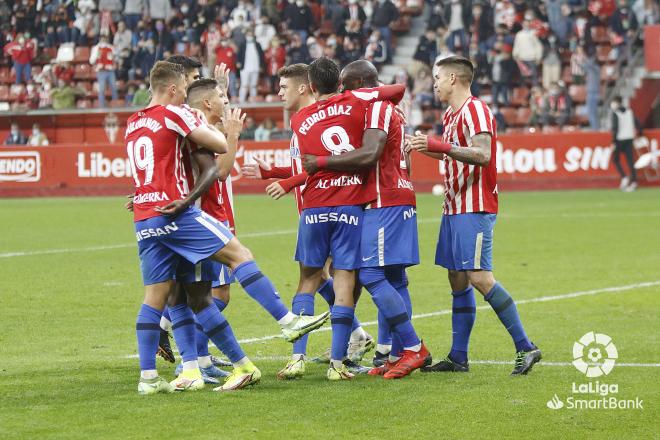 El Sporting celebra el gol de Djuka al Alcorcón (Foto: LaLiga).