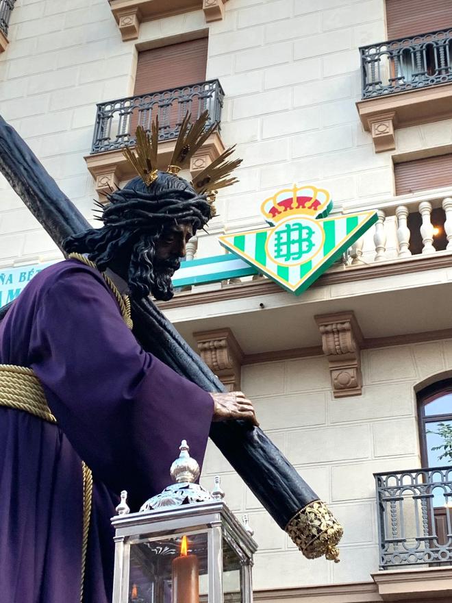 El Señor del Gran Poder, en la plaza de La Campana.