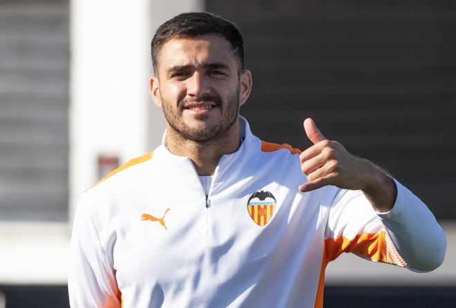 Maxi Gómez sonríe y se libró del método Bordalás porque su selección no lo convocó (Foto: Valencia CF)