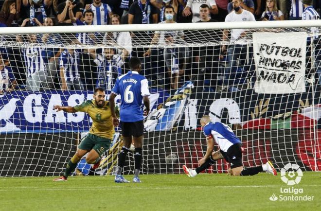 Borja Iglesias celebra su gol (Foto: LaLiga)