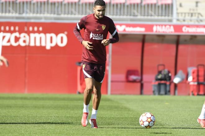 En-Nesyri en un entrenamiento con el Sevilla FC (Foto: Kiko Hurtado).