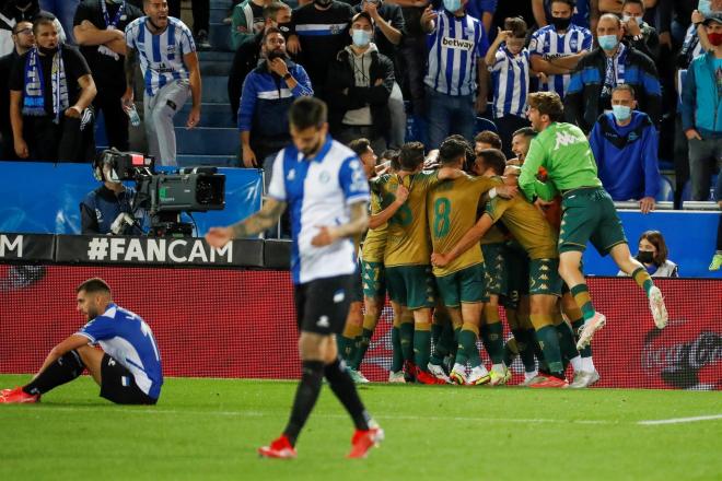 Los jugadores del Betis celebrando el gol (Foto: EFE)
