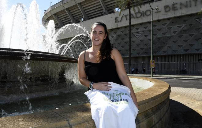 María Vilanova con la camiseta del Ingeniero (foto: Kiko Hurtado).