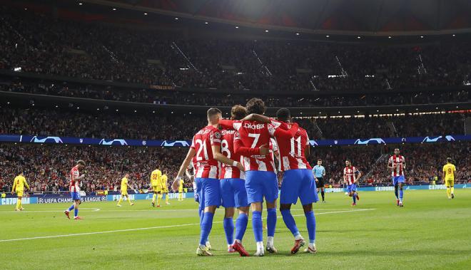 Joao Félix, Griezmann, Lemar y Carrasco celebran el gol del empate del Atlético de Madrid ante el Liverpool (Foto: ATM).