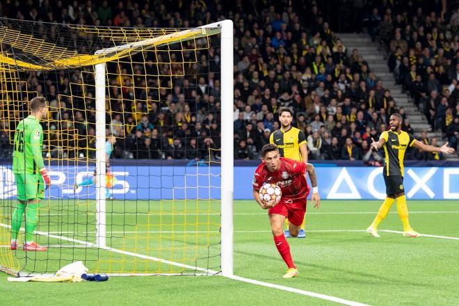 Yeremy Pino celebra su gol en el Young Boys-Villarreal (Foto: EFE).