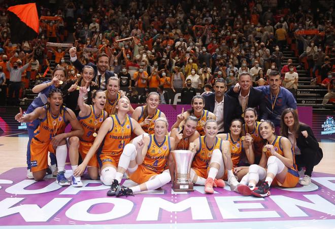 Valencia Basket, supercampeón de Europa tras tumbar al Ekaterimburgo (75-68)