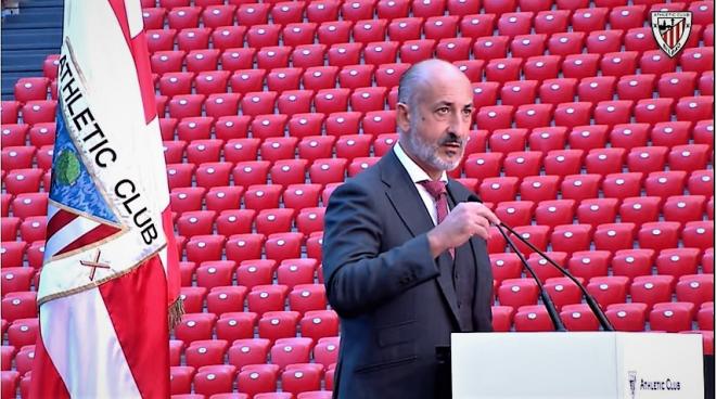 El presidente Aitor Elizegi se dirige este 23 de octubre, en San Mamés, a la Asamblea del Athletic Club.