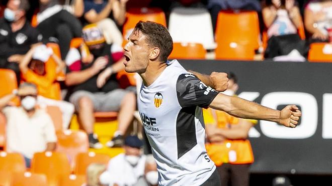 Manu Vallejo celebra el 2-2 (Foto: Valencia CF)