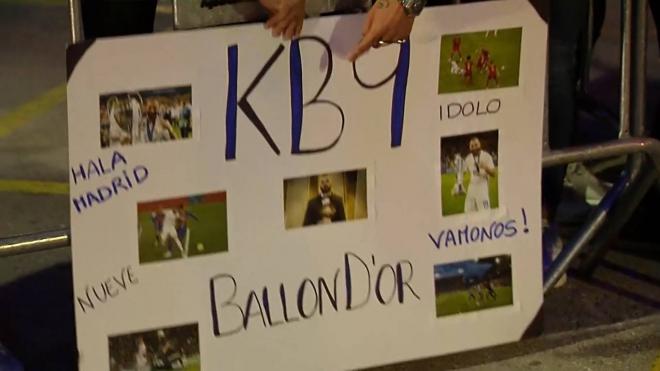 (Mediaset) Benzema el más aclamado con pancartas de 'Benzema balón de oro'