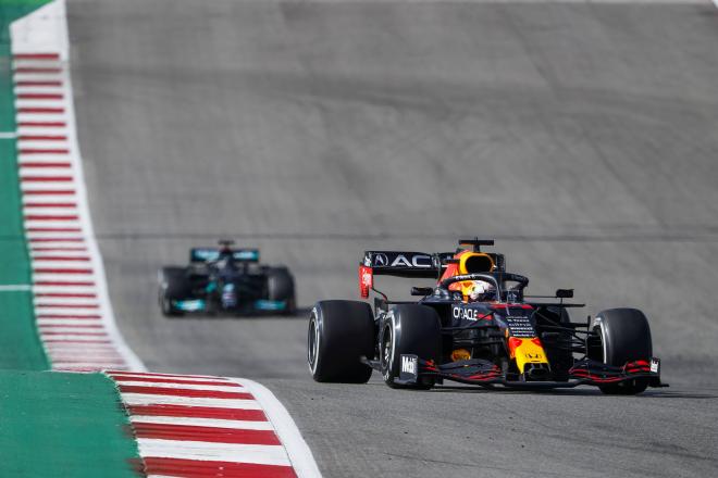 Verstappen, por delante de Hamilton (Foto: Cordon Press).