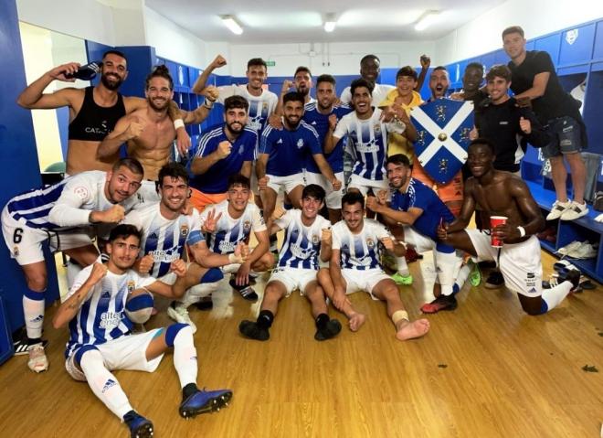 Los jugadores del Recreativo de Huelva celebran la victoria contra el Gerena.