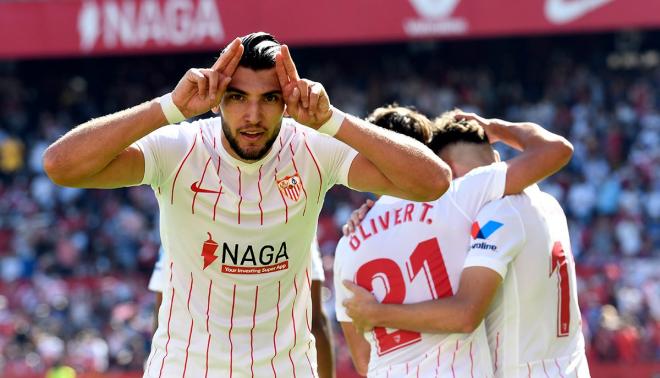 Rafa Mir celebra su gol en el Sevilla - Levante (Foto: Kiko Hurtado).