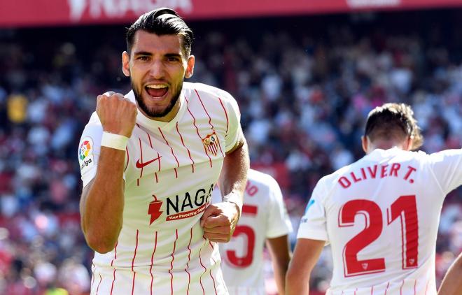 Rafa Mir celebra un gol con el Sevilla (Foto: Kiko Hurtado).