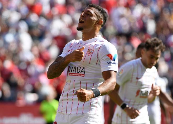 Diego Carlos celebra su gol en el Sevilla - Levante (Foto: Kiko Hurtado).