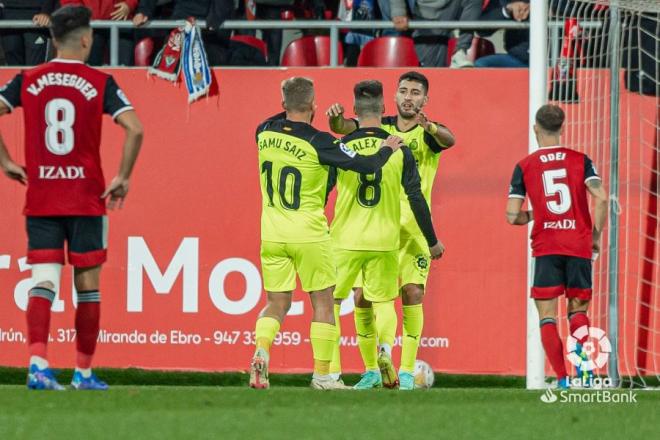Nahuel Bustos celebra su gol ante el Mirandés (Foto: LaLiga).