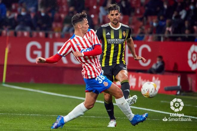 Adrián González durante el Girona-Real Zaragoza (Foto: LaLiga)