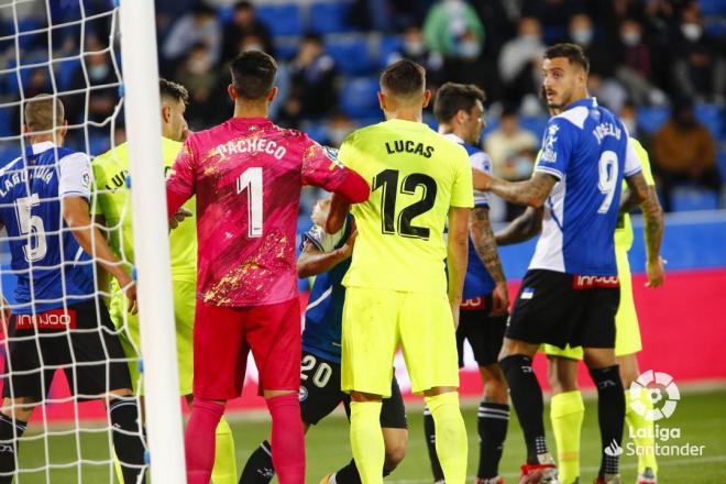 Pacheco y Lucas Pérez, en el Alavés-Elche (Foto: LaLiga Santander).