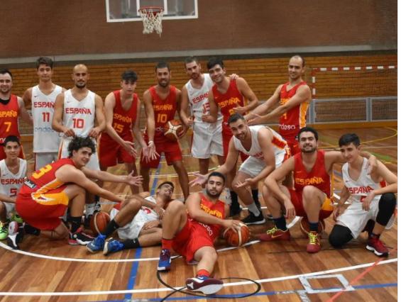 Los jugadores de la selección española de baloncesto para sordos.