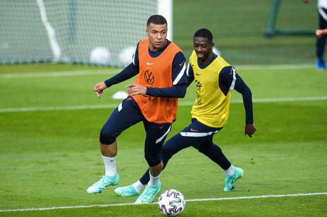 Mbappé y Dembélé, en un entrenamiento con la selección francesa (Foto: Cordon Press).