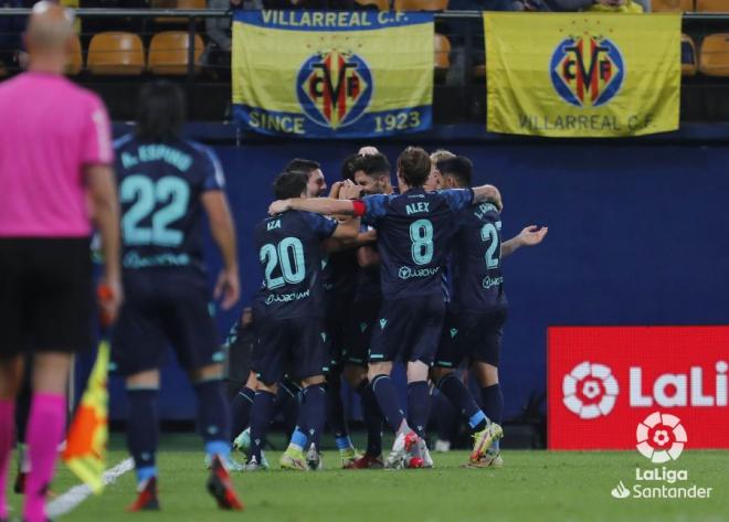 El Cádiz celebra uno de los goles en La Cerámica (Foto: LaLiga).