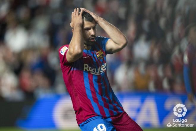 La trayectoria del Kun Agüero en el FC Barcelona no ha podido acabar de forma más dolorosa (Foto: LaLiga).