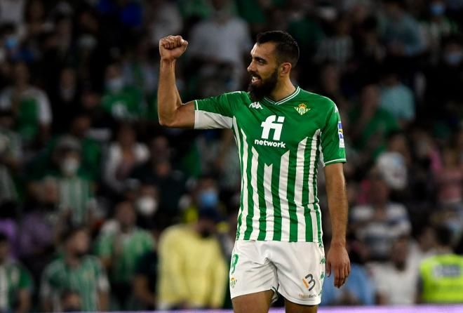 Borja Iglesias celebra un gol con el Betis (Foto: Kiko Hurtado).