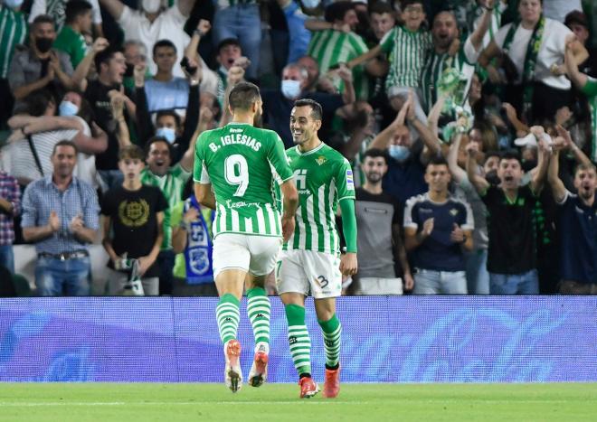 Borja Iglesias celebra su gol en el Betis - Valencia (Foto: Kiko Hurtado).