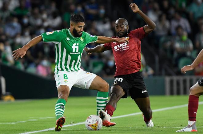 Fekir, jugador del Betis, ante el Valencia (Foto: Kiko Hurtado).