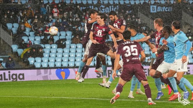 Celebración de Aritz Elustondo del gol en Balaídos (Foto: Real Sociedad)