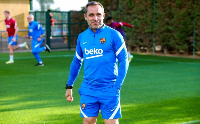 Sergi Barjuan, en su primera sesión como técnico del Barcelona (Foto: FCB).