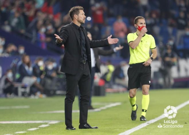 Simeone, en el Levante-Atlético de Madrid (Foto: Cordon Press).