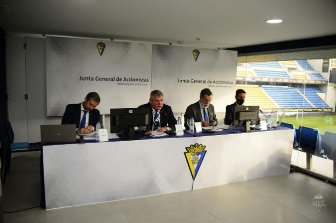 Junta General de accionistas del Cádiz CF (Foto: CF).