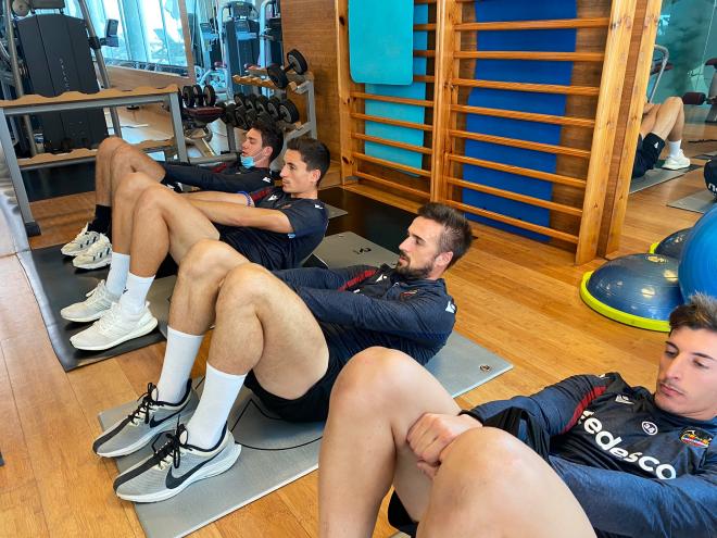 Los jugadores granotas en la sesión de recuperación tras el partido ante el Atlético de Madrid.