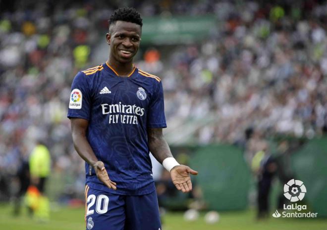 Vinícius Jr. celebra su gol en el Elche-Real Madrid (Foto: LaLiga Santander).