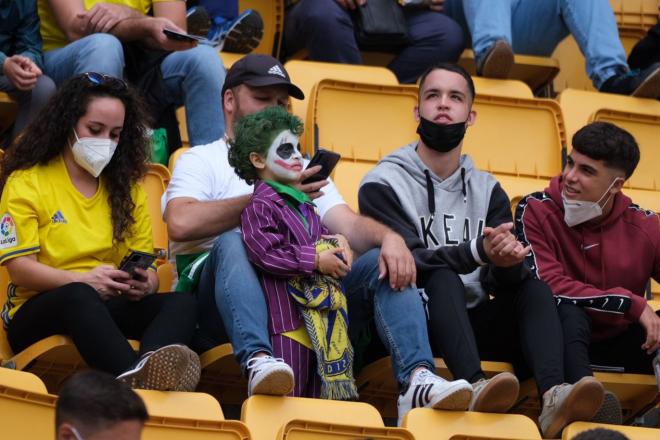 Un joven aficionado cadista, disfrazado en el Mirandilla (Foto: Cristo García).