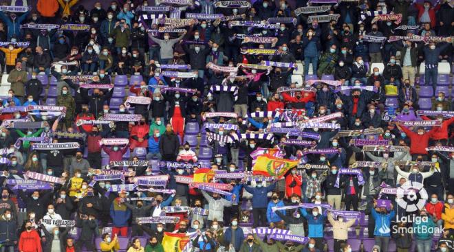 Afición del Pucela durante el partido ante el Eibar (Foto: LaLiga).