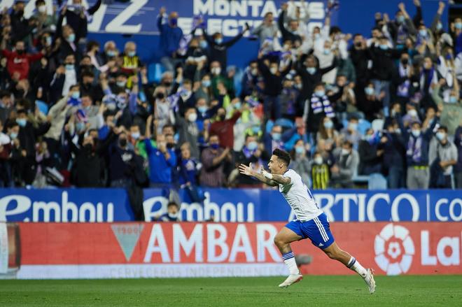 Nano Mesa celebra su gol en el Real Zaragoza-Mirandés (Foto: Daniel Marzo).