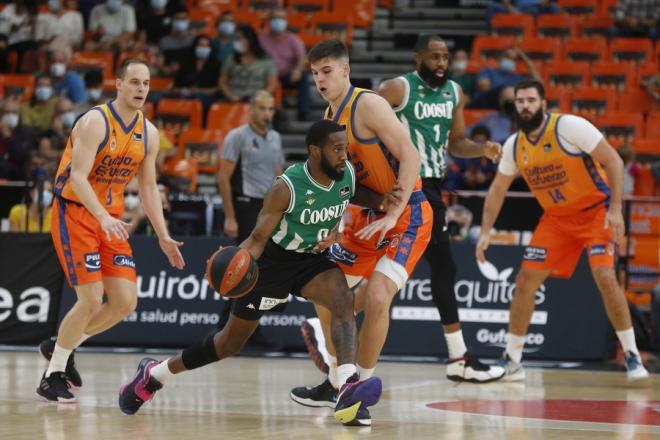 Ajustada derrota del Valencia Basket ante Coosur Real Betis (81-84)