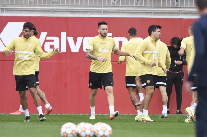 Imagen del entrenamiento del Sevilla (Foto: Kiko Hurtado).