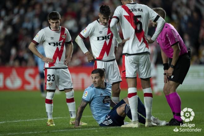 Santi Mina cae lesionado en el Rayo-Celta (Foto: LaLiga).