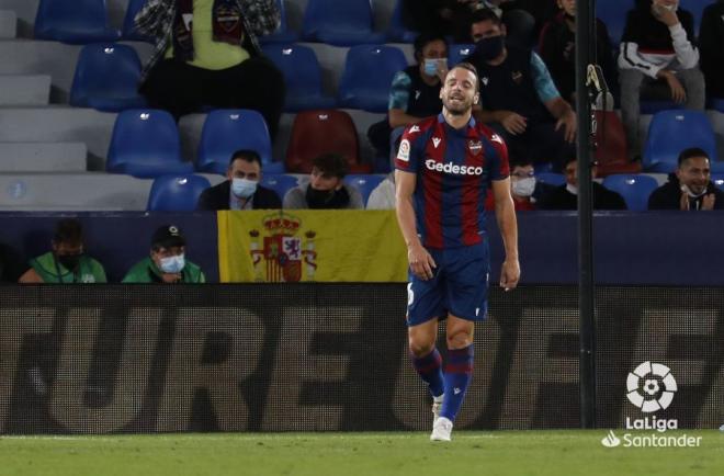 Soldado se lamenta de una acción fallida ante el Granada (Foto: LaLiga).