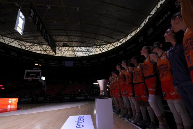 Valencia Basket celebra la SuperCup Women sumando la décima seguida